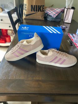 Adidas gazelle size 11 women or 9.5 men