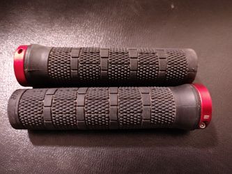 Bontrager mountain bike handlebar lock on grips.