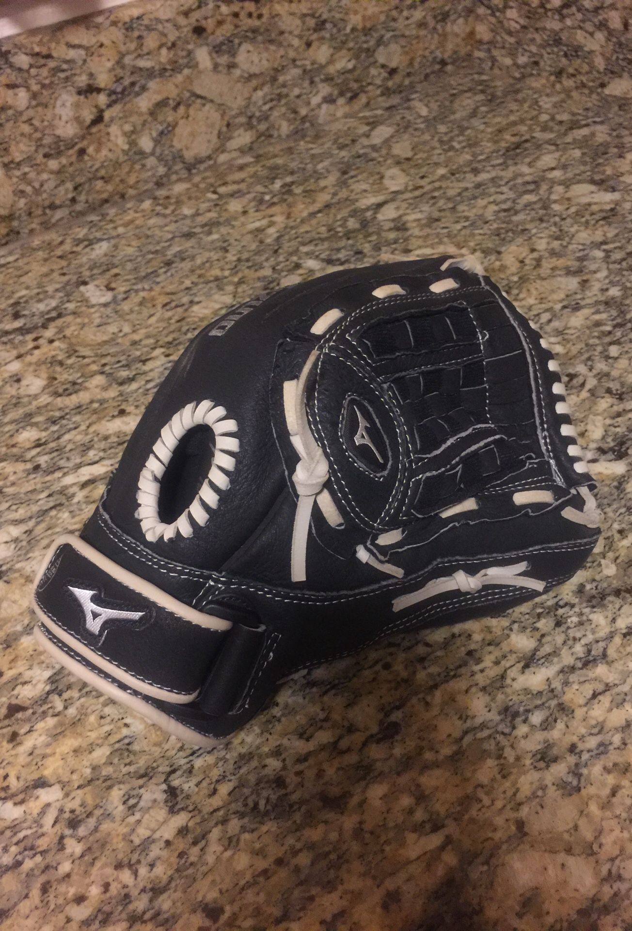 Mizuno Fastpitch Softball Glove