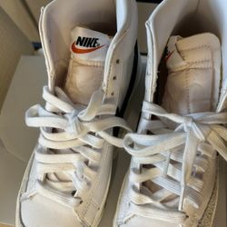 ⚪️ Nike Blazer Mid ’77 Vintage (White/Black) – Size 5Y – Clean & Lightly Worn