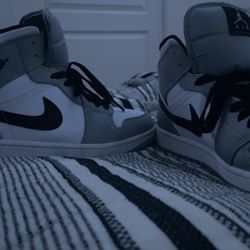 Nike Jordan 1 Mids 