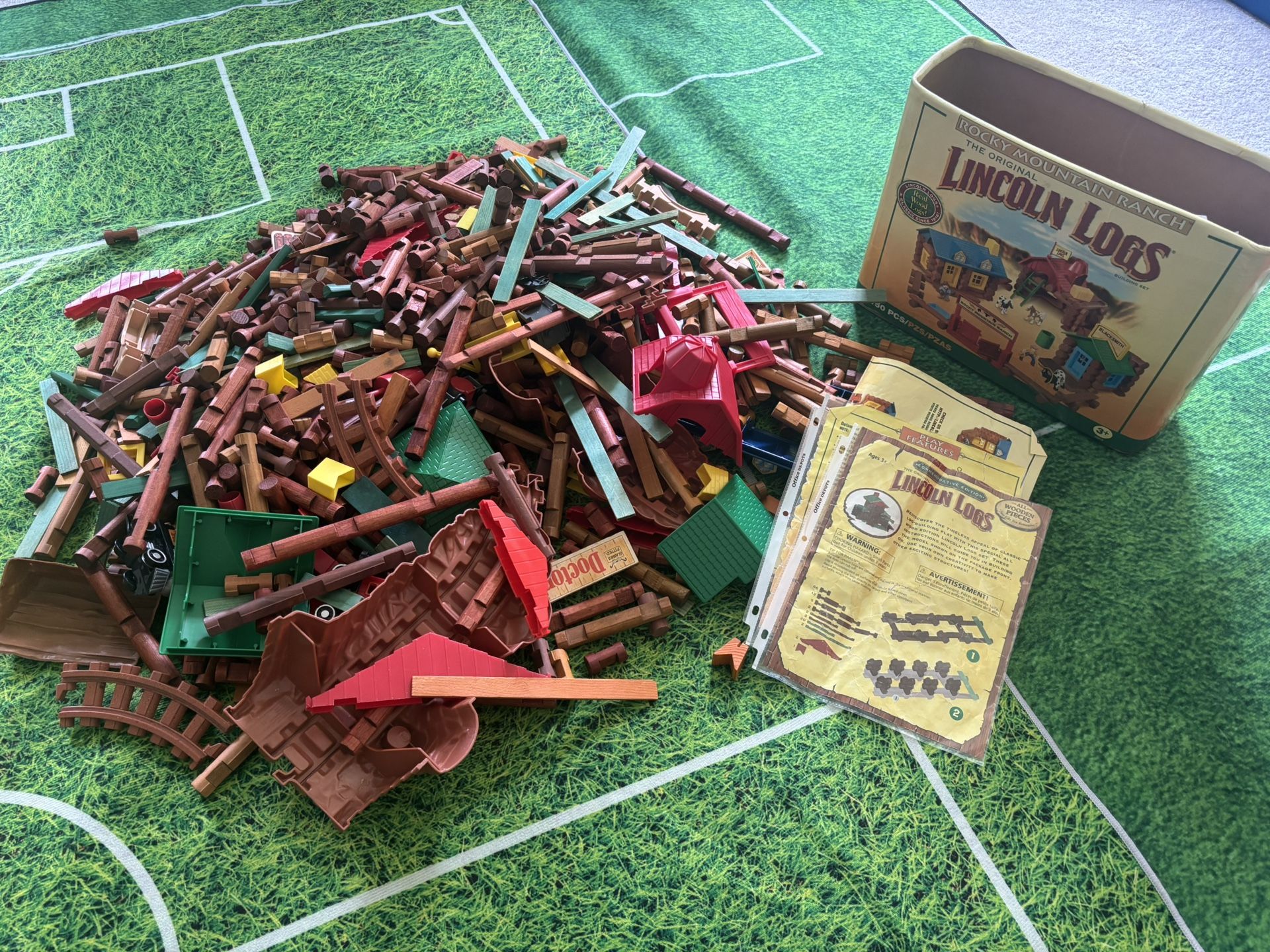 Lincoln Logs Original 700+ pieces