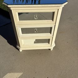 Modern mirrored 3-drawer Nightstand 