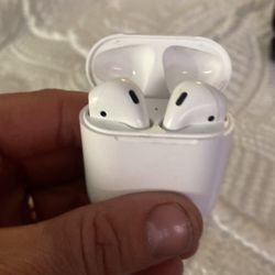 AirPods