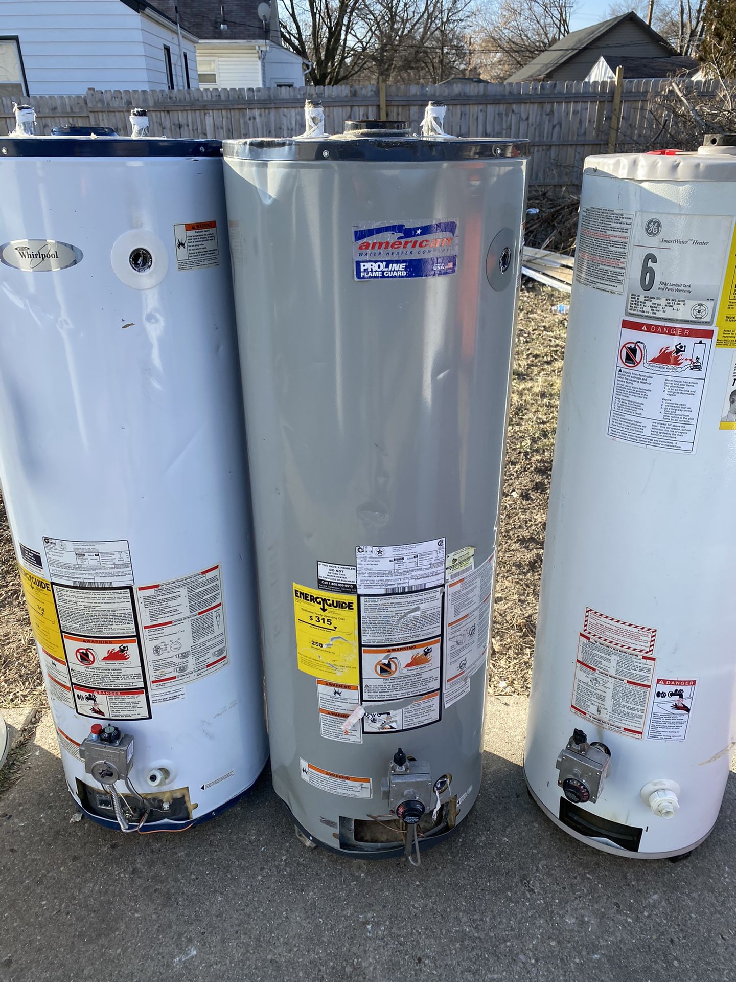 Hot water heater (delivery included)