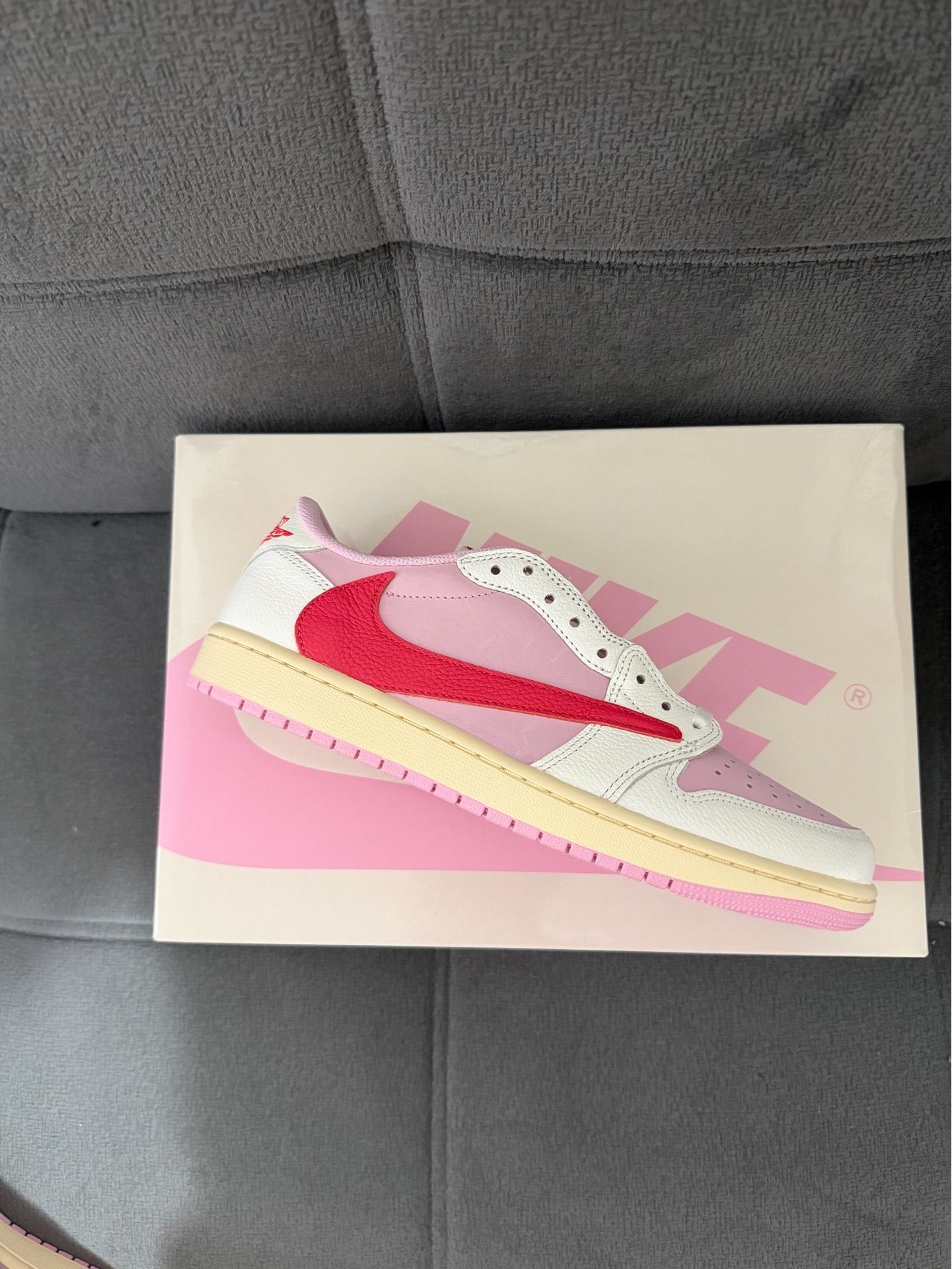 Jordan Retro 1 Low Og Travis Scott Tropical Pink Size 9.5