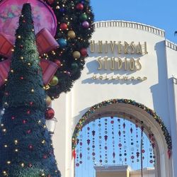 Universal Studios Hollywood – 4 Tickets🎄