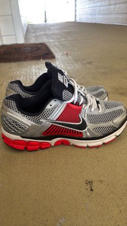 size 8 nike Vomero 5 Metallic Silver University Red