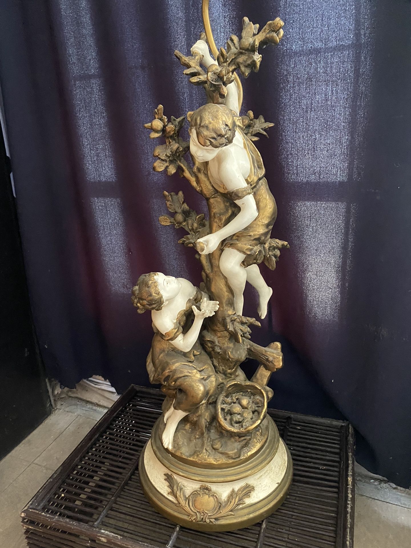 Antique figurine lamp