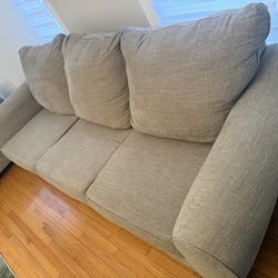 Nice Ashley Couch and Loveseat Set in Great Condition !!