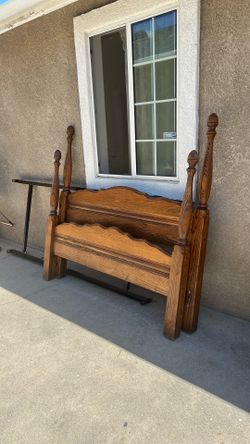 Wood Oak queen bed