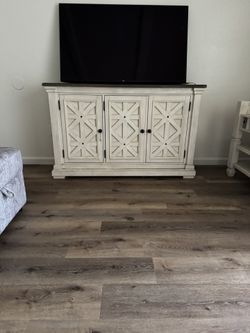 Ashley Furniture Bolanbrug Dinning