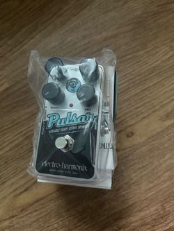 Electro-Harmonix Nano Pulsar Variable Shape Stereo Tremolo Pedal
