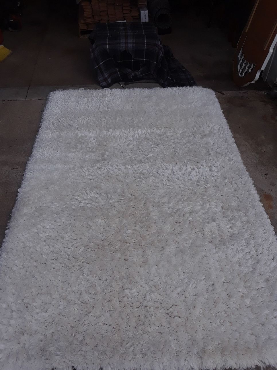 White shag area rug 5x8