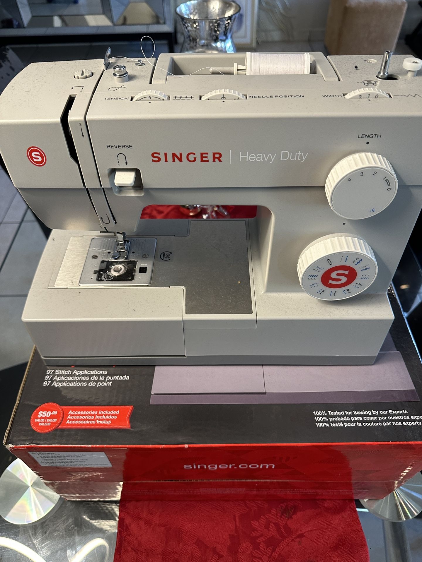 Singer 4423 Heavy Duty Sewing Machine Barely Used