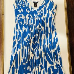 Ann Taylor Petite Women’s XXSP Blue & White Sleeveless Dress; Body: 94% Rayon 6% Spandex and Lining: 100% Polyester; 26” in Height; Mid-Length