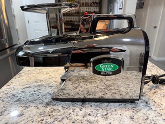Tribest Greenstar Elite Masticating Juicer (Chrome) - Like New / Full Kit