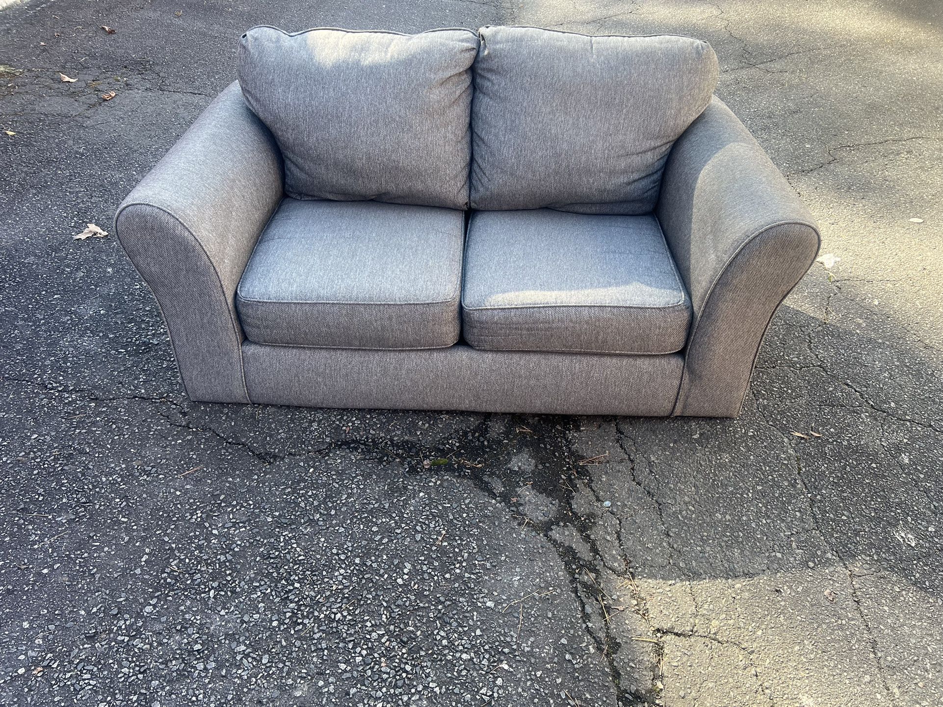 Need Gone Asap! Grey Polyester and Cotton Couch and Loveseat Set in Excellent Condition 