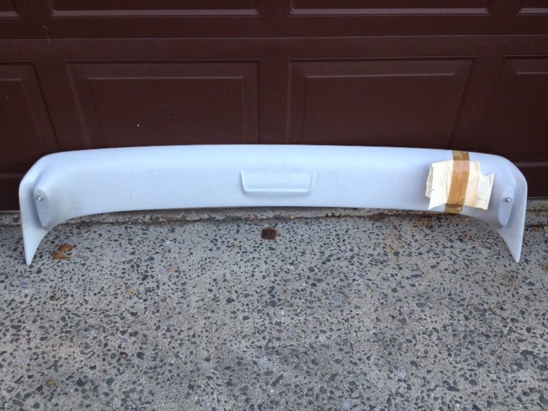 Cervini rear tail spoiler fits 1987-88 thunderbird/cougar never on vehicle