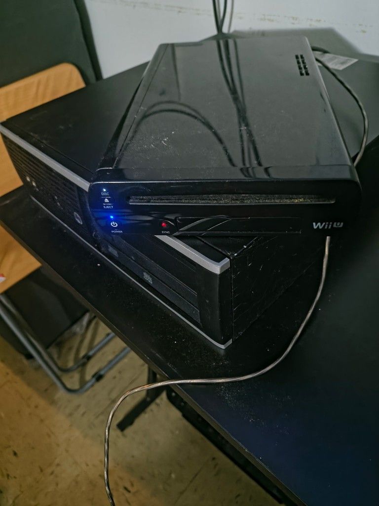 Wii U 32GB Black W/ Controller And Games 