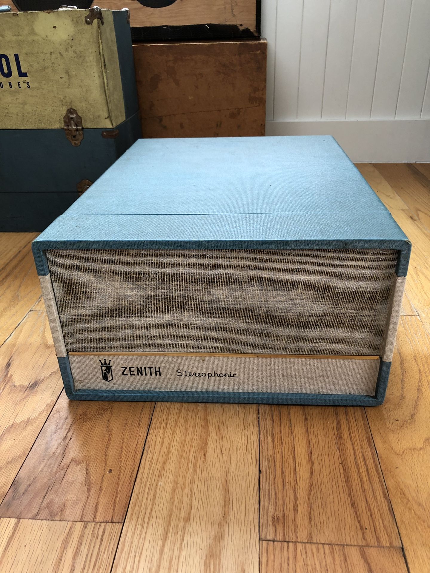 Zenith FPS-45B all tube turntable with detachable speaker