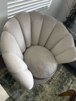 NEW Velvet chair