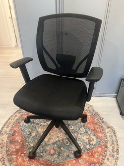 Ergonomic Black Mesh Office Chair – Adjustable Arms & Lumbar Support