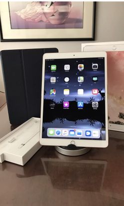 Rose Gold IPad Pro 12.9, 2nd Gen, WiFi , 256gb with Apple Pencil And Smart Keyboard