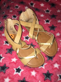 Girl sandals (Size 11)