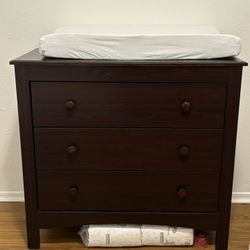 Changing Table / Dresser