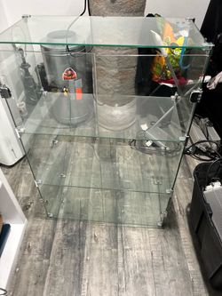 Glass cabinet with doors no scratches or chips