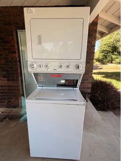 Top and bottom washer and dryer unit