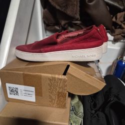 Red suede michael Kors Size  81/2