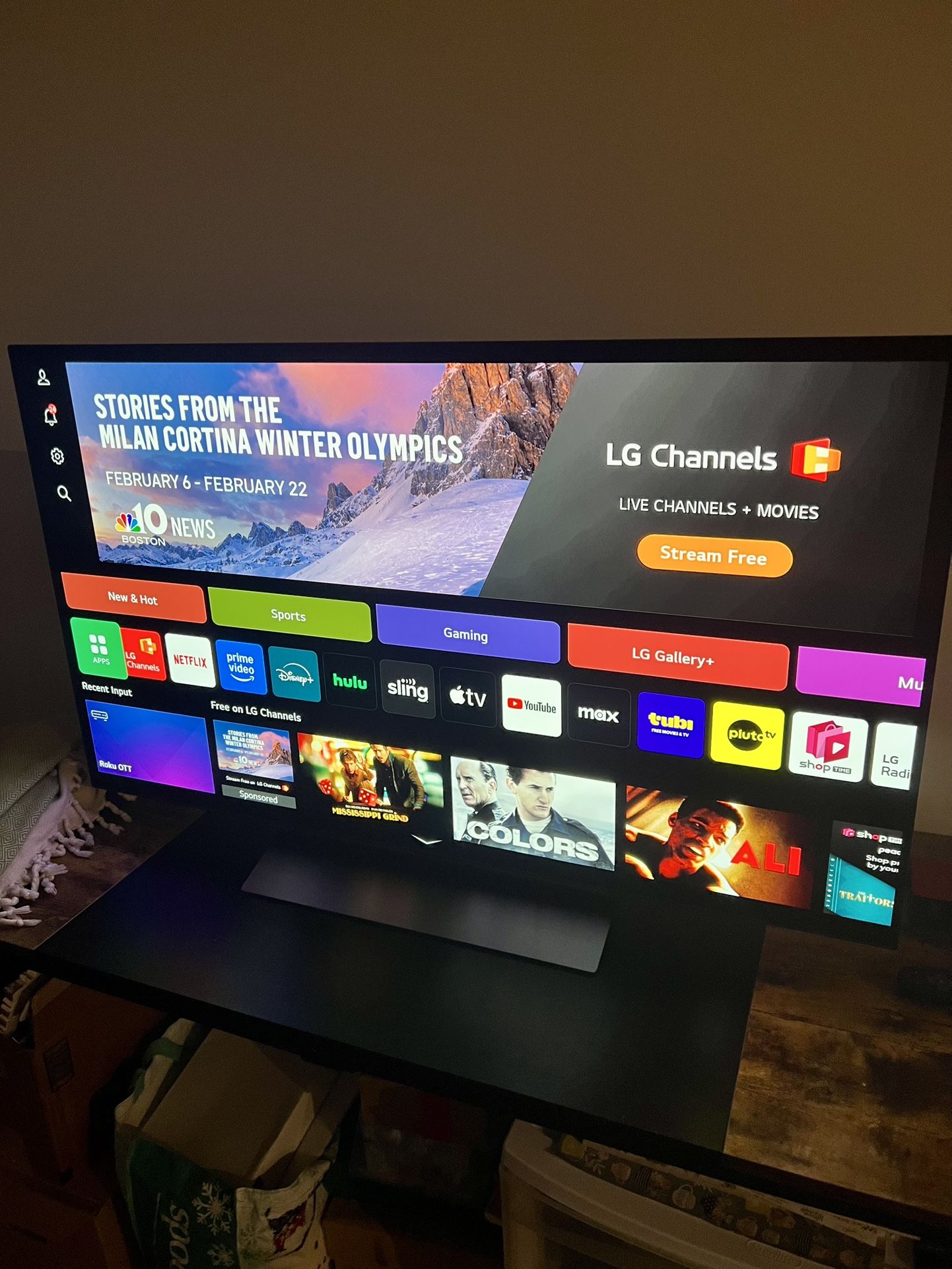 LG C4 48” OLED TV – Excellent Condition – $550