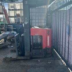 Raymond 36 volts Electric Forklift max high 260 in