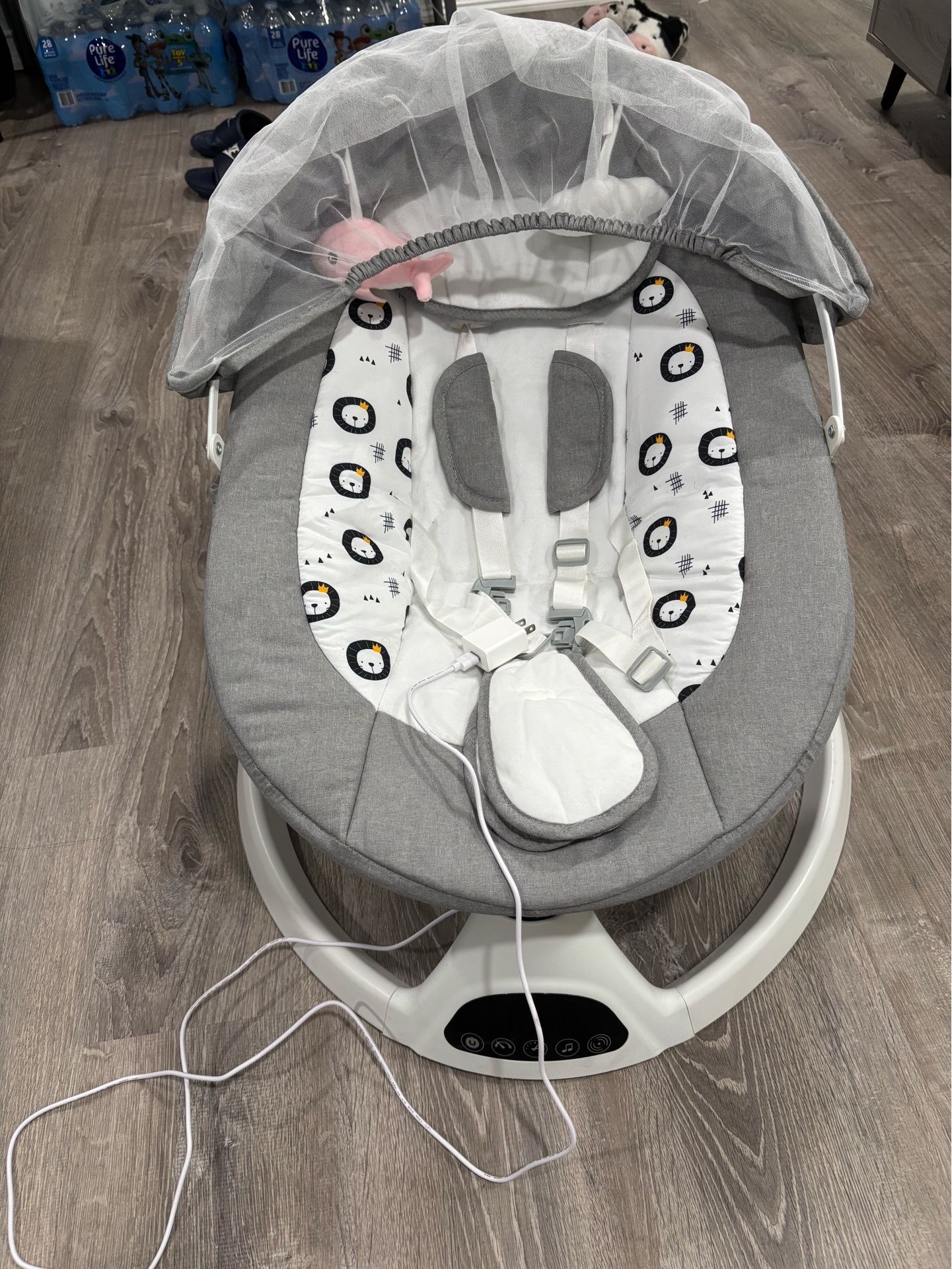 Baby swing and harness for sale no scammers please