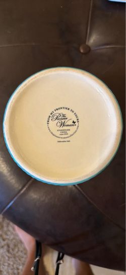 Pioneer woman, ceramic utensil holder