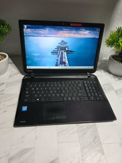 TOSHIBA SATELLITE WINDOWS 11 LAPTOP 15.6 SCREEN FULL KEYBOARD LAYOUT HDMI OUTPUT MULTIPLE USB PORTS WEBCAM DVD CD BURNER GREAT BATTERY LIFE CHARGER IN