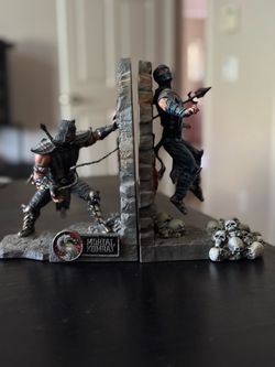 Mortal Kombat 9 Scorpion & Sub-Zero Book Holder Statue  Collectors Item