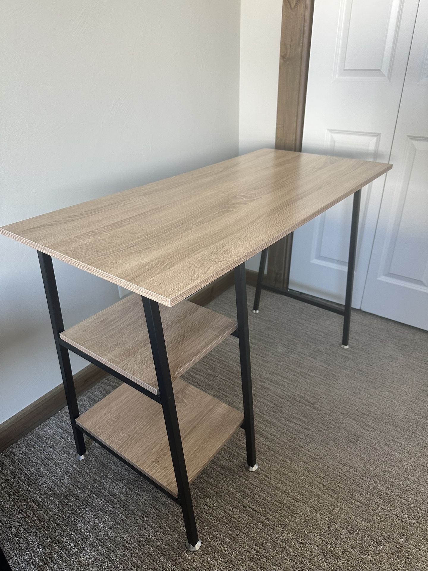 Desk With 2 Shelves