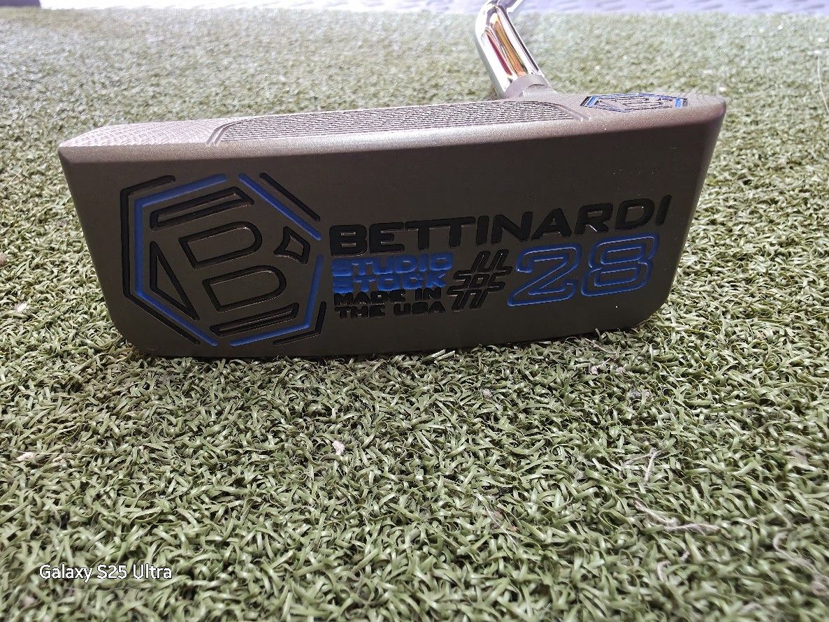Bettinardi Studio Stock #28 RH 33.5 inch putter. Mint-excellent conditon. New pistol style putter grip. Inclu