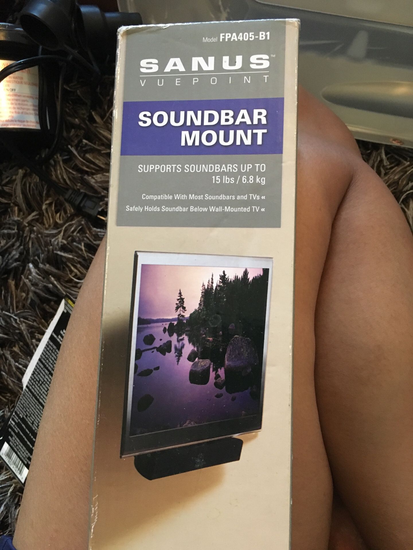 SoundBar Mount supports 15lb/6.8 kg