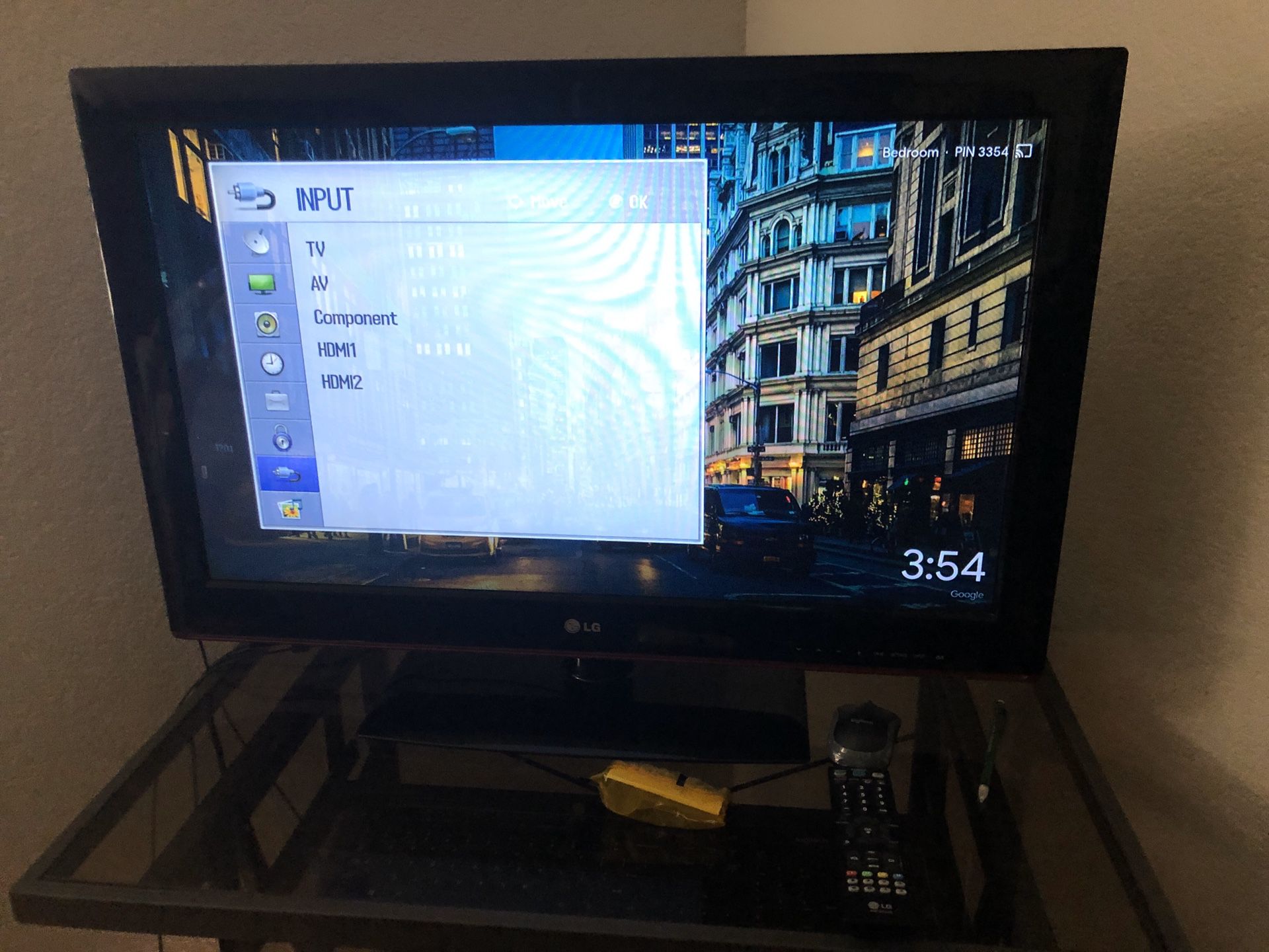LG 32 inches 2 HDMI and 1 USB