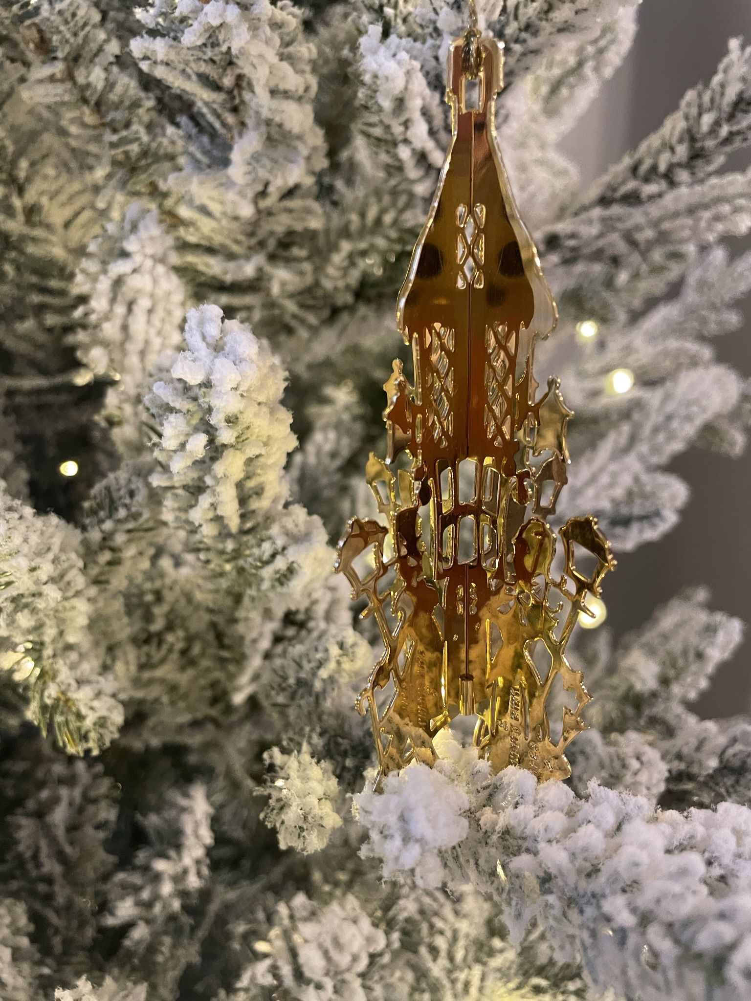 Vintage Danbury Mint Gold Man & Woman Street Scene Victorian Christmas Ornament