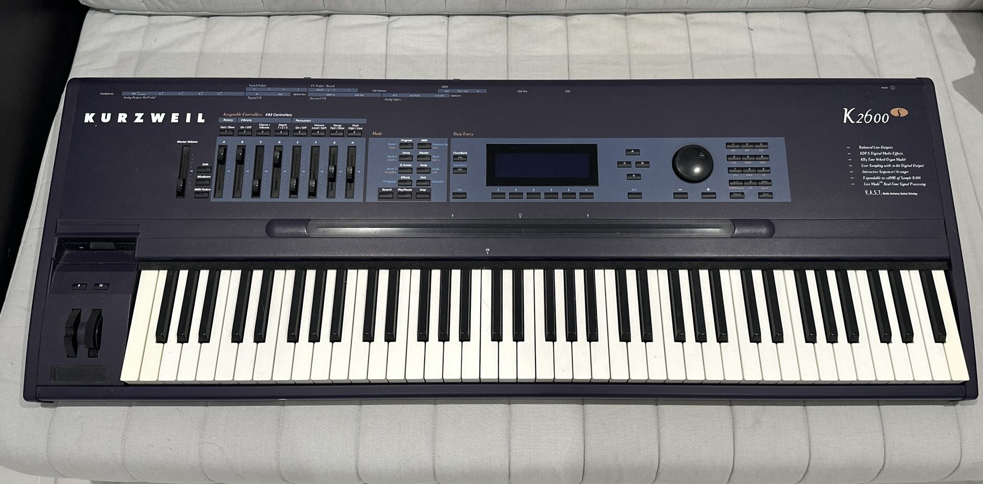 Kurzweil K2600S 76-Key Semi-Weighted Synthesizer Workstation