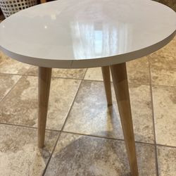 End Table/Nightstand