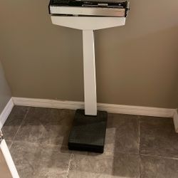 Vintage HEALTH O METER Doctor's Scale Office