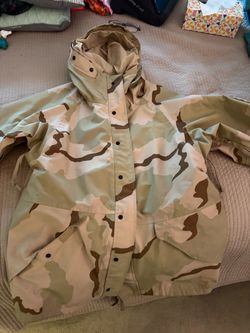 US Military Issue ECWCS Gen 1 Desert Camo Gore-Tex Parka – Large Regular