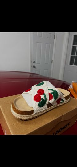 Cherry laundry twilah women’s criss cross strap sandal size 7.5M