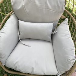 BRAND NEW HANGING EGG CHAIR- STAND NOT INCLUDED- READ DESCRIPTION!